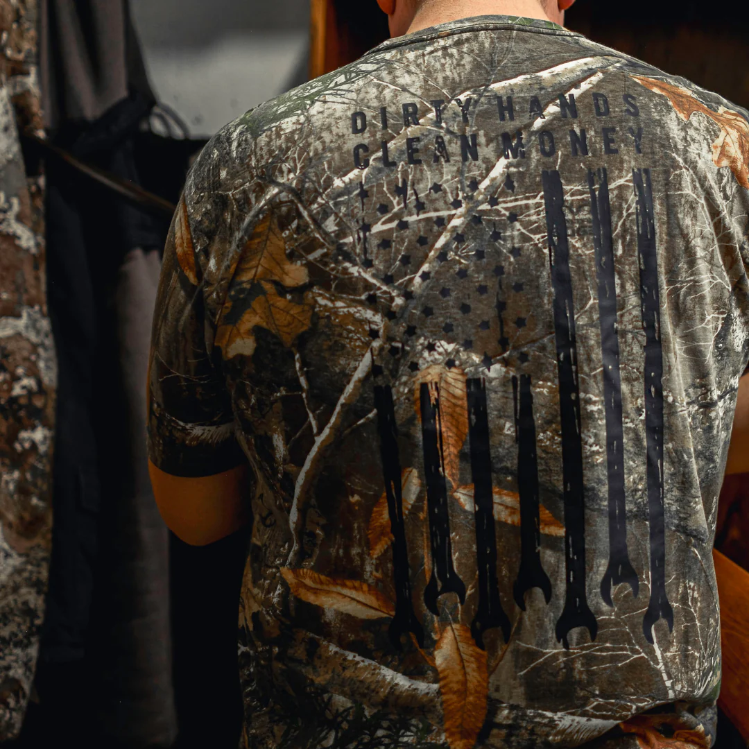 Men's DHCM Flagship  RealTree T-Shirt - Image 4